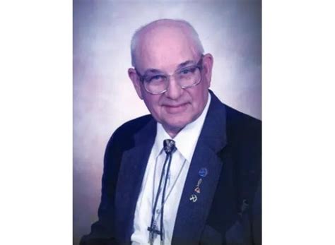 Vernon L. Henze Obituary (2025) - Mount Carmel, IL - Keepes Funeral Home