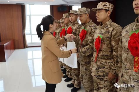 当兵去送什么礼物最新素材