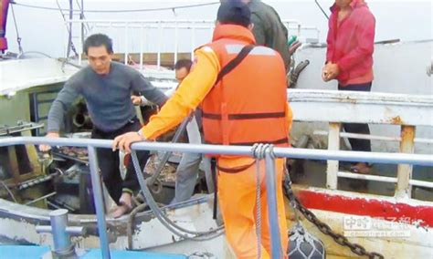 组图：沉船遇难者“头七”哀悼将在浮吊上进行-新闻中心-荆州新闻网