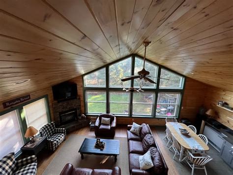 Creekside Cabin: lake access, family friendly - Houses for Rent in ...