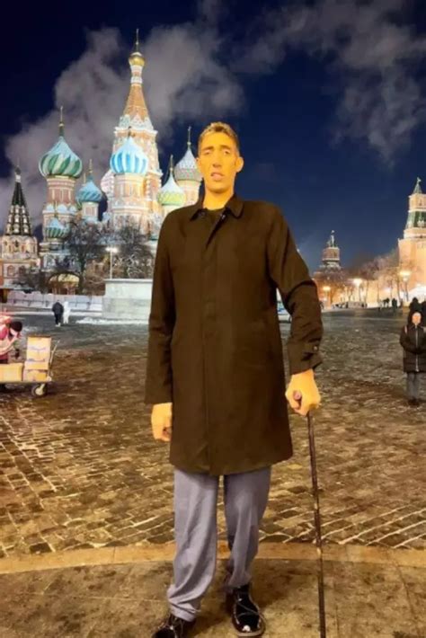 World's Tallest Man Goes To Russia To Find A Bride