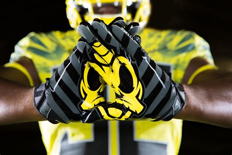 Oregon Ducks Cleats And Gloves