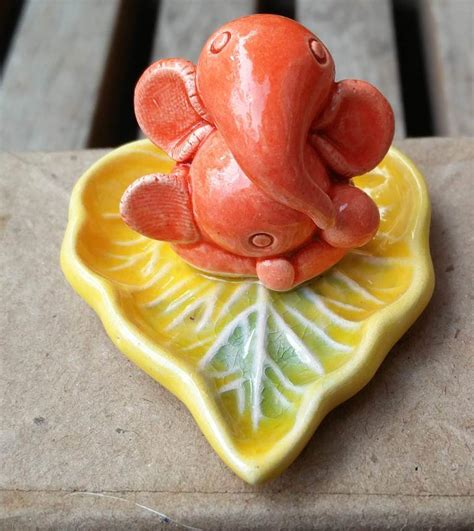 Ceramic Ganpati-Leaf Idols – gestures.in