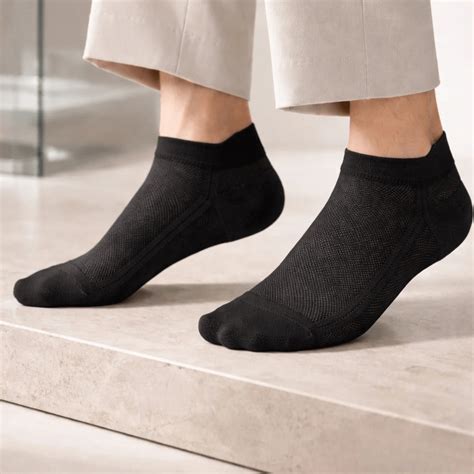 BLACK BREATHE- UNISEX SOCKS – Socks Club