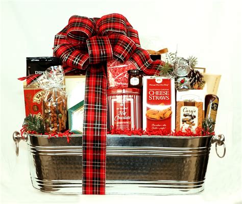 Best Selling Holiday Gift Baskets | 10 Beautiful Holiday Gift Baskets ...