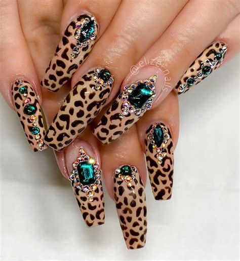 Pin by kneeling🥀 roses🥀 on nail design | Nails design with rhinestones ...