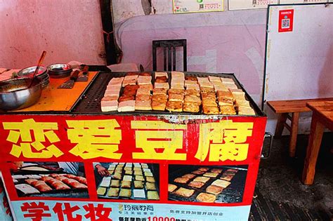 苏埠古镇百年豆腐坊，老板凌晨起床磨豆腐致富，年收入10万元__财经头条