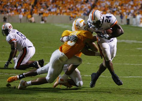 Auburn Football Dream Matchup: Who Would Win 2010 Versus 2004 Tigers?