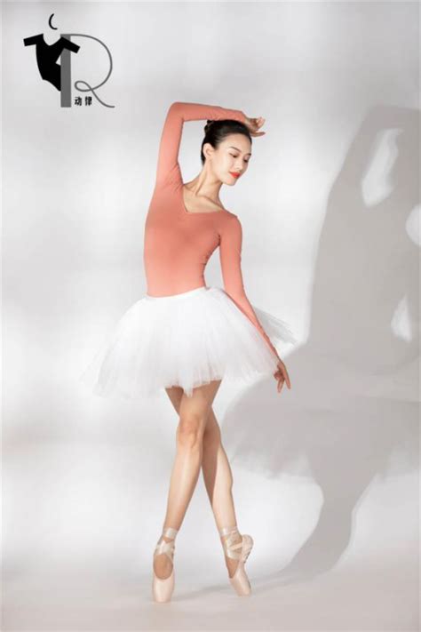 动律芭蕾舞服：简述芭蕾舞蹈服饰的概述及重要性 - 哔哩哔哩