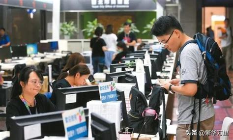 台湾省合计35万公务员，分为了14等级，一个月工资多少钱？
