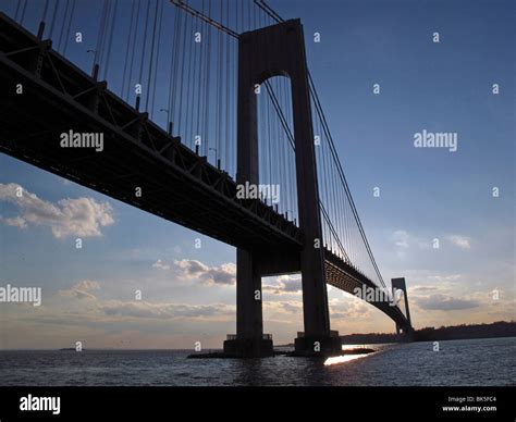 Verrazano bridge nyc hi-res stock photography and images - Alamy
