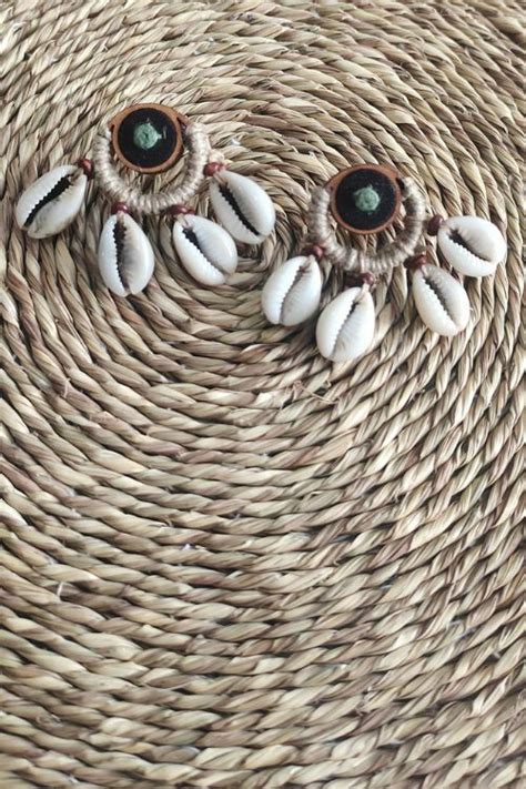 WHE Minimal Cowry Jute Earring With Green Hand Embroidery – Okhaistore