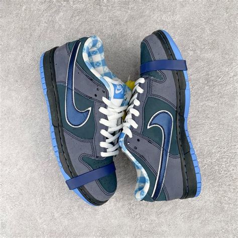 Stock pics of 170¥ blue lobster dunk from Passerby. What do you guys ...