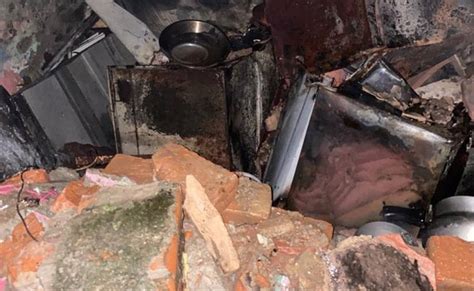 दिल्ली : रसोई गैस सिलेंडर में धमाके के बाद लगी आग | Delhi: fire after ...
