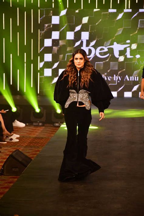 blog fashion celebrities at beti fundraiser fashion show | Tring India