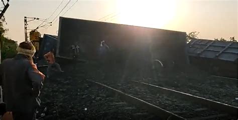 Maharashtra: 20 wagons of coal-laden goods train derail; many passenger ...