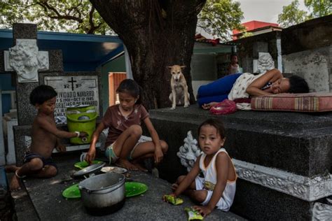 由于贫困，在菲律宾有这样一群人把墓地当成了自己的家，以陵墓为床，以亡灵为邻…… | 英国那些事儿