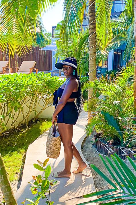 30 Women's Mexico Vacation Outfits - Jet Set Jazzmine