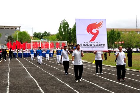 学校组织俄罗斯留学生进行祭扫活动-黑河学院