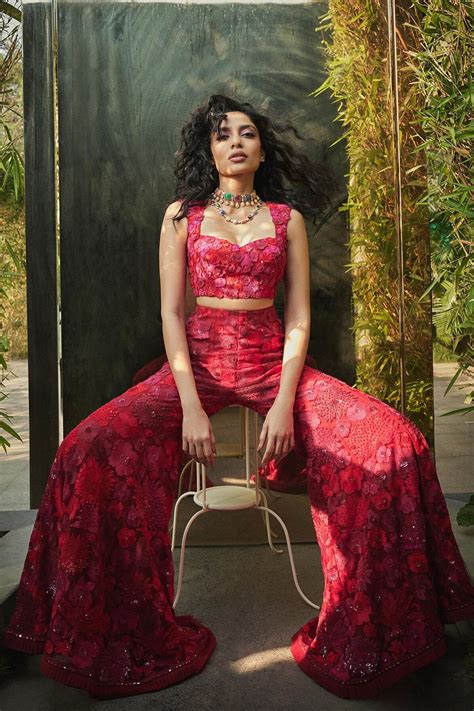 Sobhita Dhulipala in Mishru - Elahe
