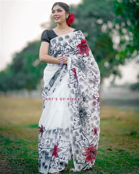 Bangladeshi 🇧🇩 girl | Bangladeshi saree traditional, Bangladeshi ...