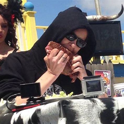 Watch 120-Pound Woman Shatter a Steak-Eating Record