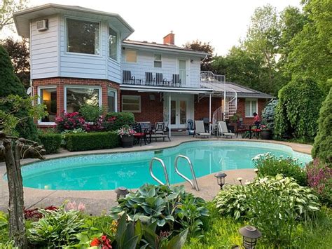 BRUCE MANOR (Niagara-on-the-Lake) - B&B Reviews & Photos - Tripadvisor