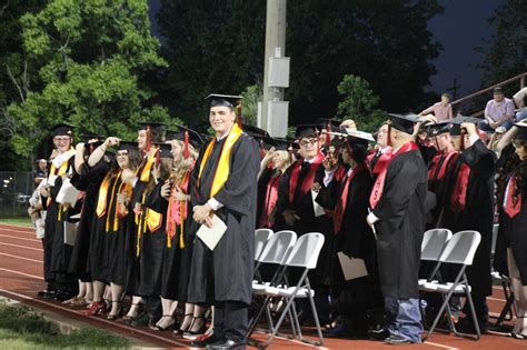 Graduation 2022: Hull-Daisetta grads turn the tassel, toss the caps ...