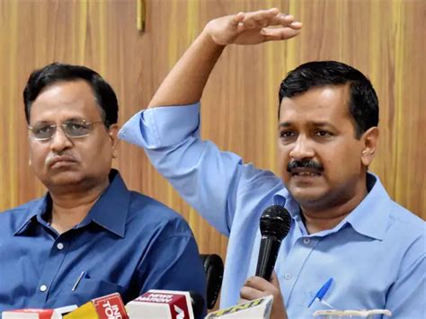 Stubble burning may go on - Delhi wears masks...and it's business as ...