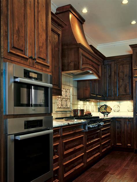 Dark Brown Kitchen Cabinets – A Timeless Classic – DECOOMO