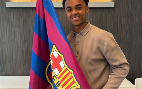 La signatura de la renovació de Shane Kluivert (02-04-26)