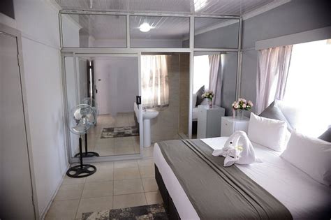 TREE SHED GUEST LODGE (Bulawayo) - Hotel Reviews & Photos - Tripadvisor