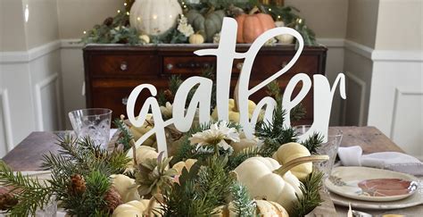 Thanksgiving table with a touch of Christmas. An easy & elegant blend!