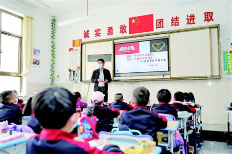 平凉市第三届中小学生科技节今日盛大开幕 | 高科技的精彩在华亭县东华小学上演_科学