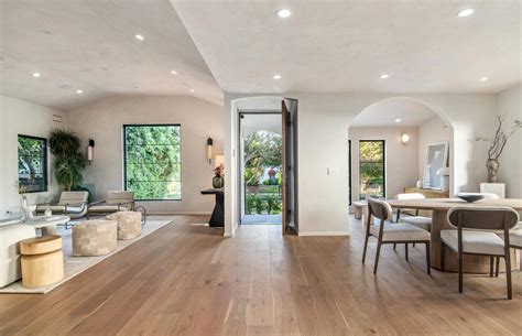 12106 Maxwellton Rd, Studio City - The Dinsky Team
