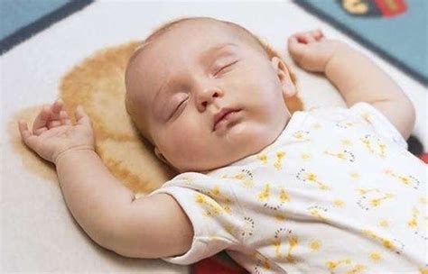 婴儿睡不好觉老是惊醒（宝宝干哄不睡）-幼儿百科-魔术铺
