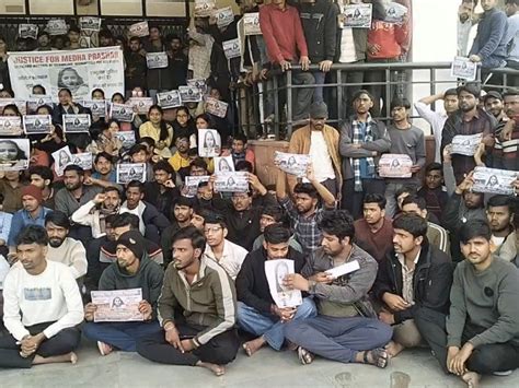 Sitamarhi Student Death: Principal Refused Car, Say Students | Protest