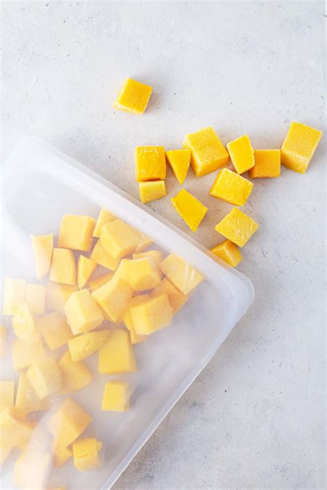 How to Freeze Mango Properly - Smoothies and Shakes
