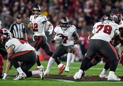 Rachaad White and Leonard Fournette Start/Sit Week 17: Should You Start ...