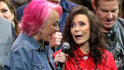 Loretta Lynn tributes: Tanya Tucker, more mourn country legend