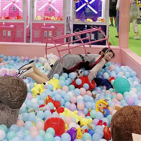 Human Claw Machine 的图像结果