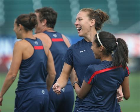 Carlos Ortiz on Twitter: "Lauren Holiday and Christen Press @ soccer ...