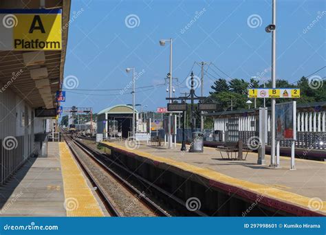 Long Island Rail Road Ronkonkoma Station Platform Editorial Photo ...