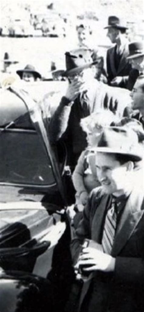 This is another well known photo. What got my attention the other day ...