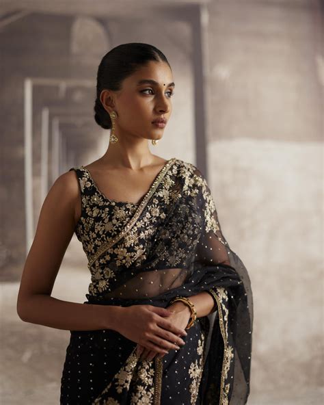 Black Organza Saree With Ivory Threadwork – arbyrheakapoor