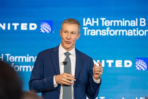 United Airlines' CEO says he's still confident despite early warning signs - The Points Guy
