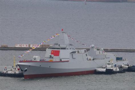 055型二号舰，舷号102拉萨舰亮相，性能完胜美国宙斯盾舰|南昌舰|拉萨|中国海军_新浪新闻