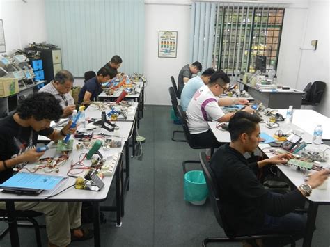 Basic Electronics Training Course 的图像结果