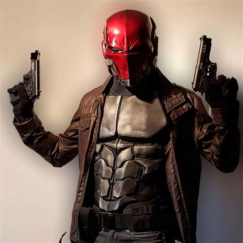 [200+] Red Hood Pictures | Wallpapers.com