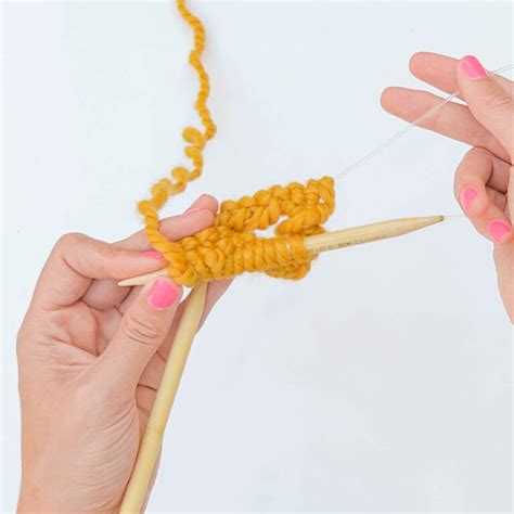 What Is Magic Loop Method in Knitting 的图像结果